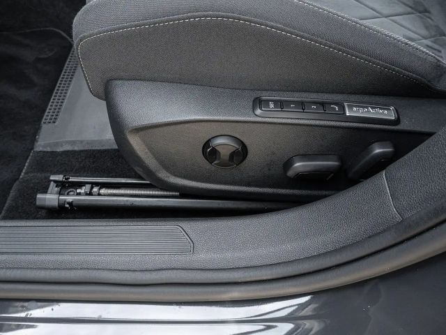 Volkswagen Golf 1.5 eTSI DSG Style