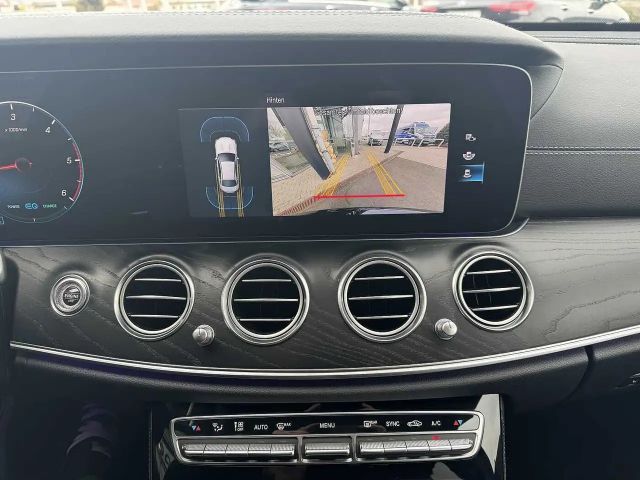 Mercedes-Benz E 220 AMG Line E 220 d Sedan