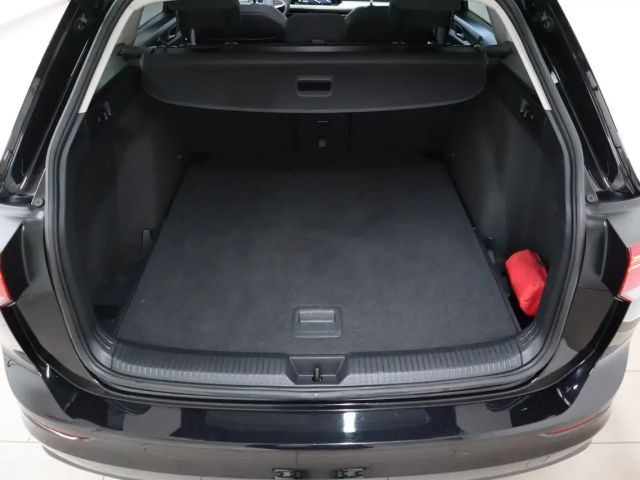 Volkswagen Golf Life Variant