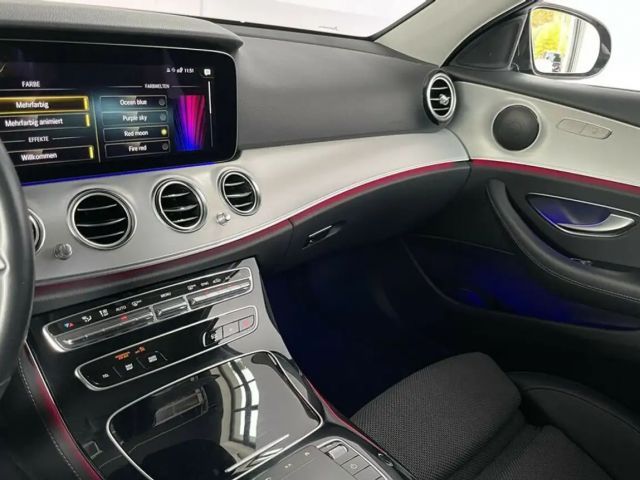 Mercedes-Benz E 200 E 200 d Sedan