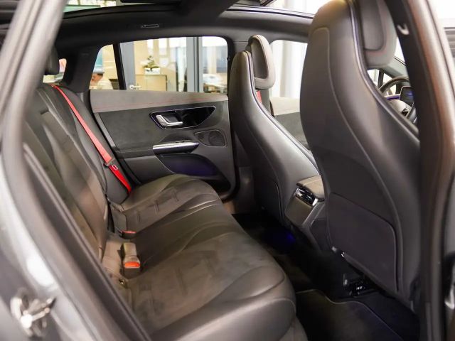 Mercedes-Benz EQE 350 4MATIC AMG Line Sedan