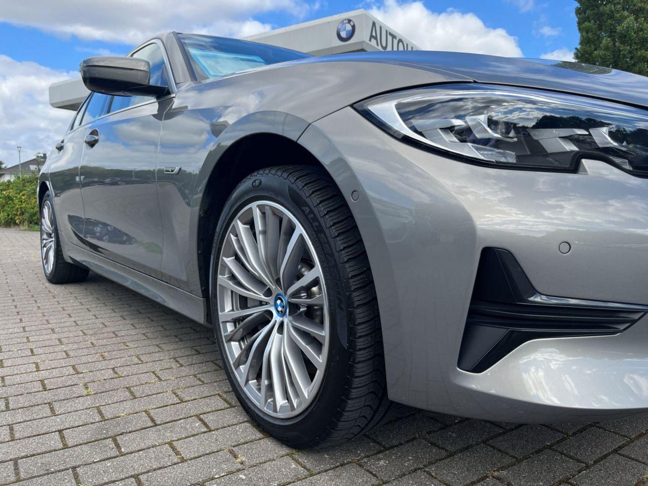 BMW 330 330e Sedan xDrive