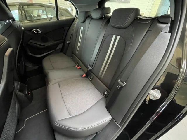 BMW 118 118i Sedan Sport Line