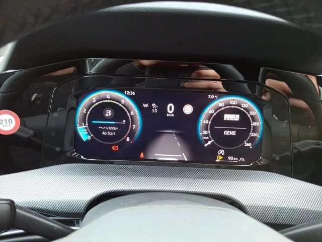 Volkswagen Golf 1.5 TSI R-Line Variant