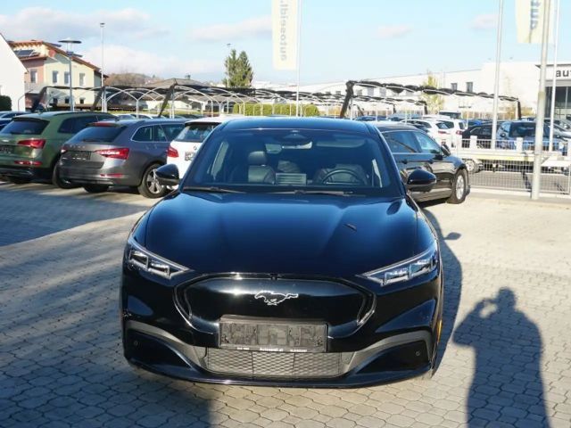 Ford Mustang Mach-E AWD Standard range