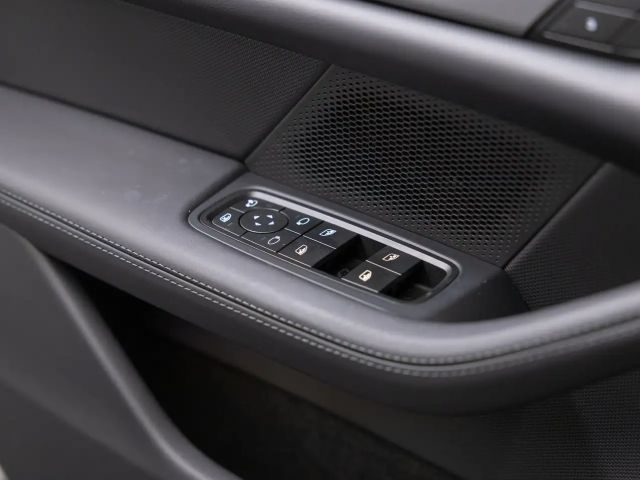 Porsche Taycan 4 Cross Turismo