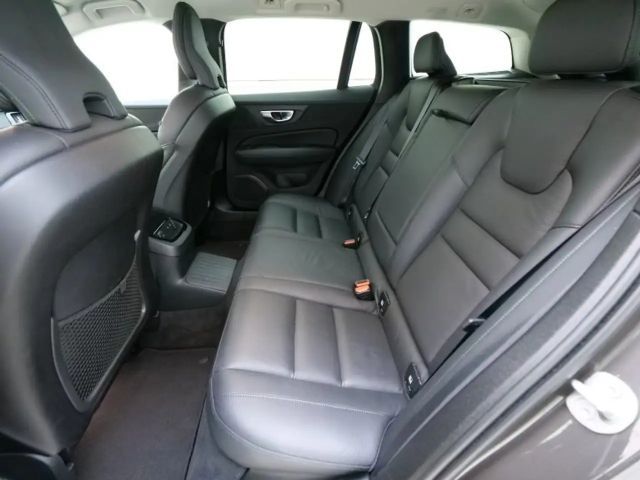 Volvo V60 AWD Dark Plus T6