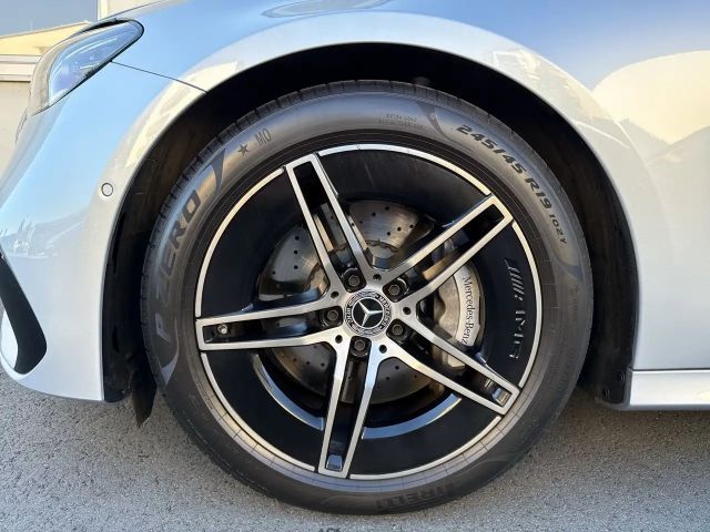 Mercedes-Benz E 200 4MATIC Sedan