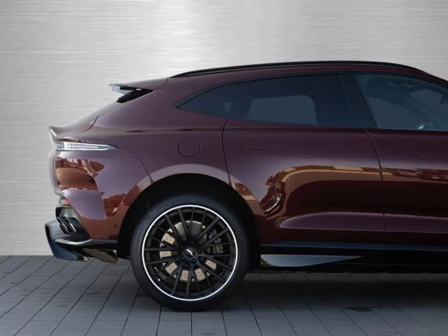 Aston Martin DBX 707