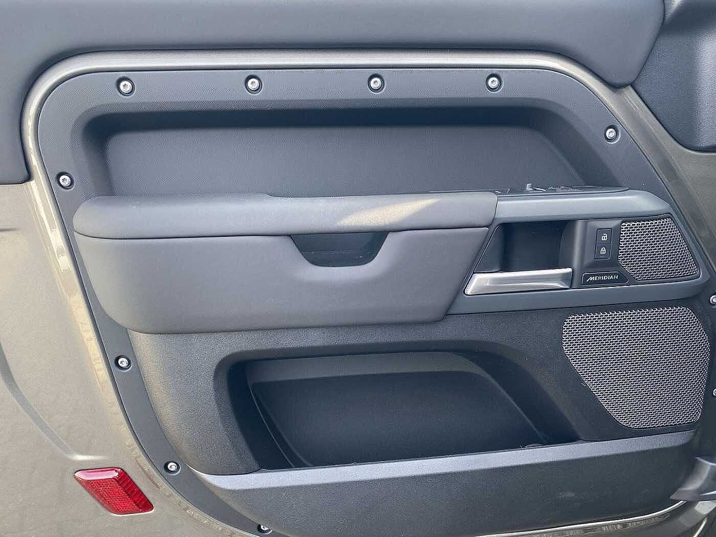 Land Rover Defender 90 Dynamic SE