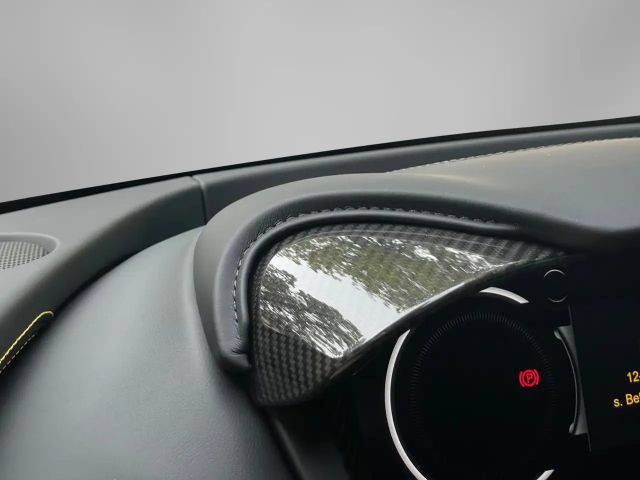 Aston Martin DBX 707