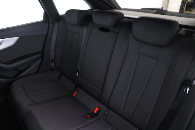 Audi A4 40 TFSI Avant Quattro S-Tronic