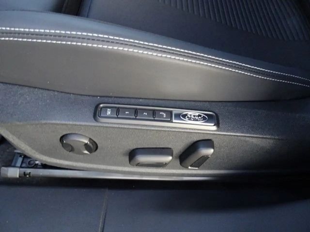 Ford Capri Premium RWD