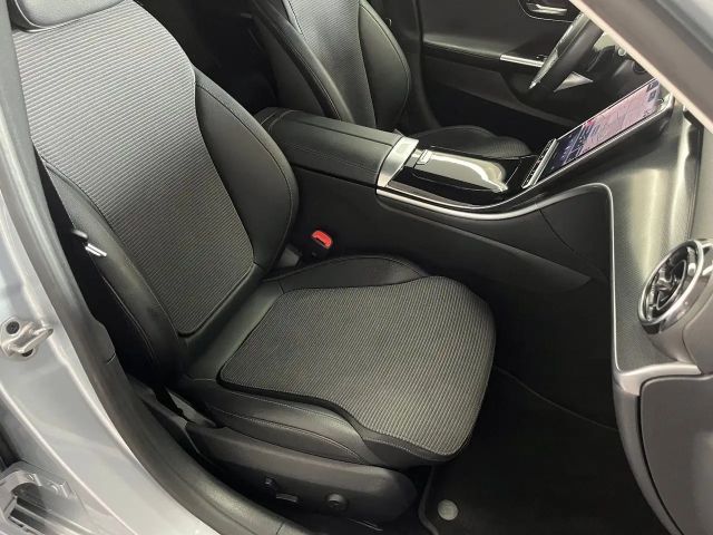 Mercedes-Benz C 200 Sedan