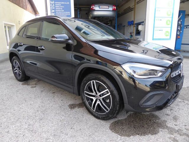 Mercedes-Benz GLA 200 4MATIC GLA 200 d