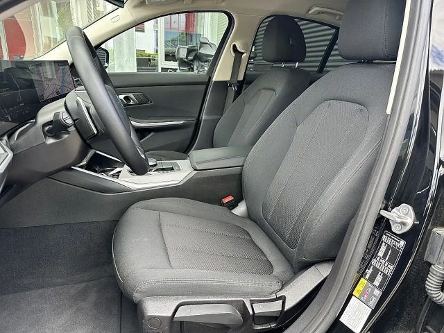 BMW 330 330e Sedan