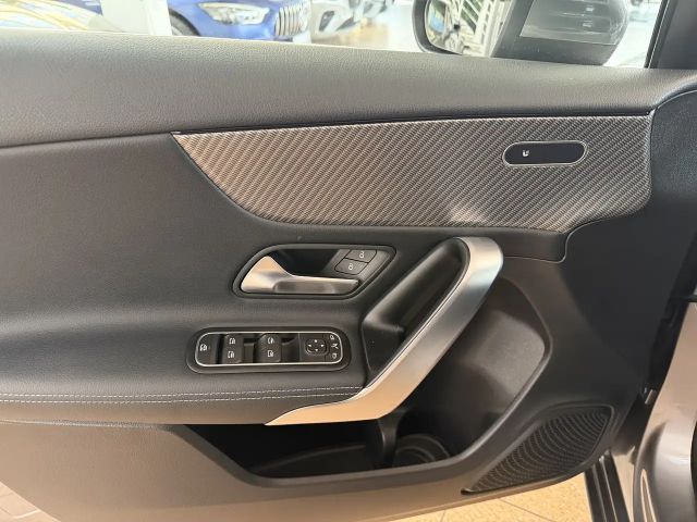 Mercedes-Benz A 180 A 180 d