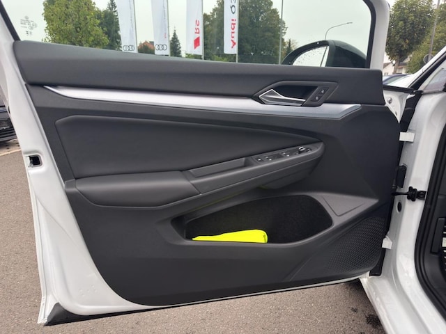 Volkswagen Golf Info Paket ,, Discover,,RFK,Panorama Dach,GJR,LM-Felgen,App Connect, uvm