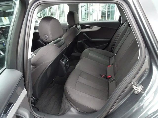 Audi A4 40 TFSI Avant S-Line S-Tronic