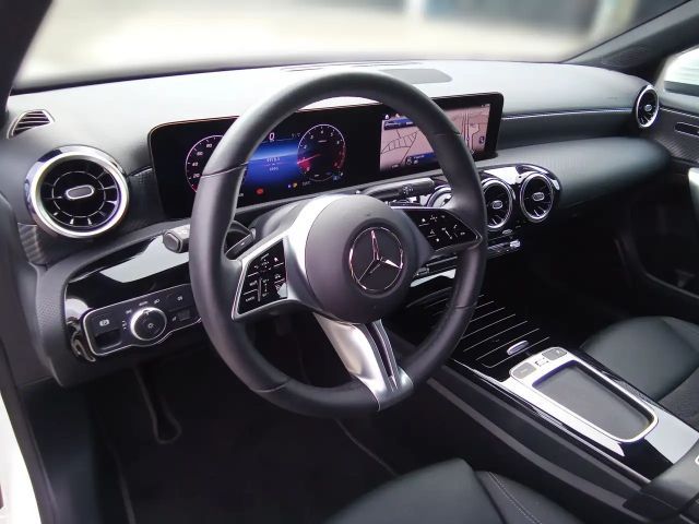 Mercedes-Benz A 180 Hatchback Progressive