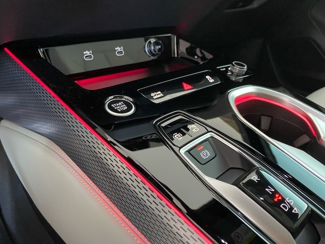 Audi A6 Avant Quattro S-Tronic