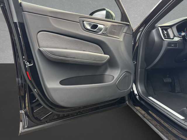 Volvo XC60 AWD Dark Plus