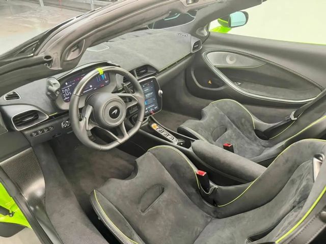 McLaren Artura Spider