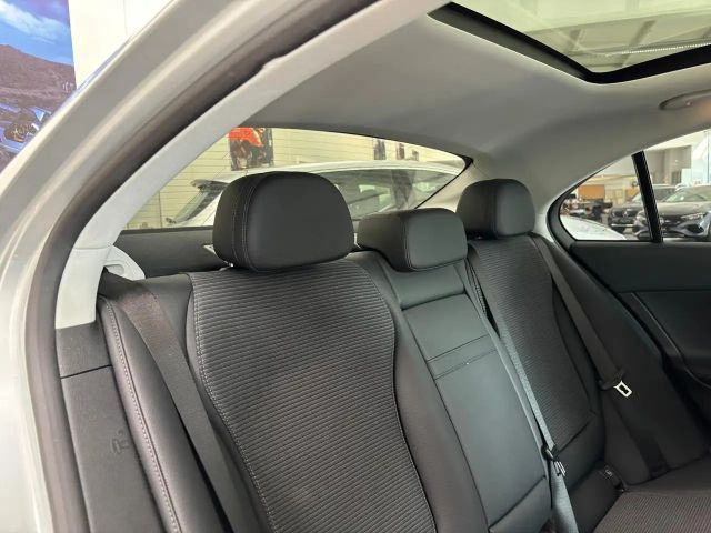 Mercedes-Benz C 200 Sedan