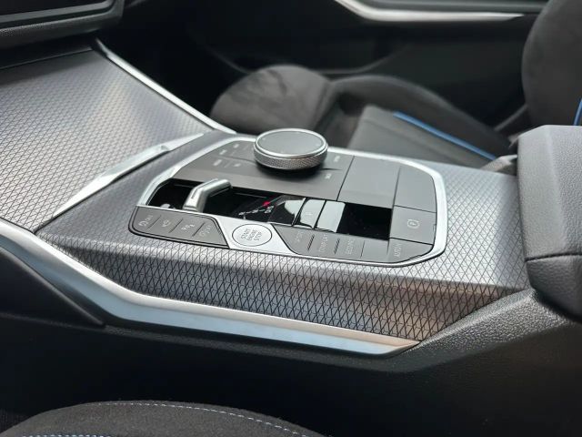 BMW 320 320i M-Sport Sedan