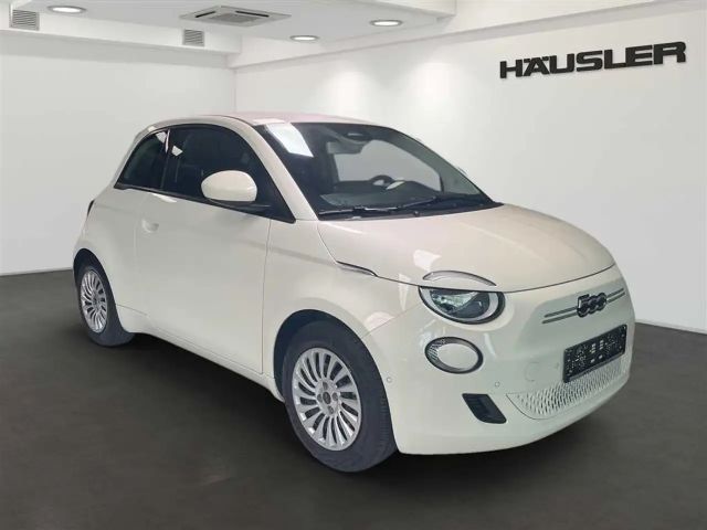 Fiat 500e Rückfahrkamera Sitzheizung CarPlay