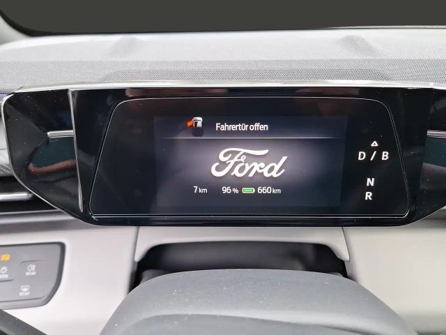 Ford Capri Premium RWD