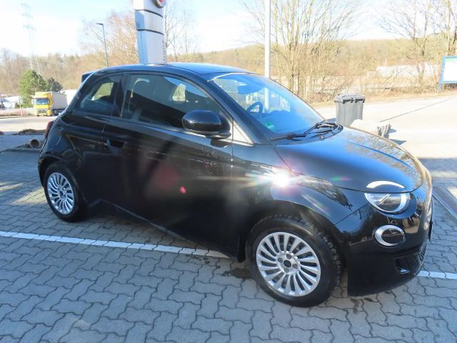 Fiat 500e Action