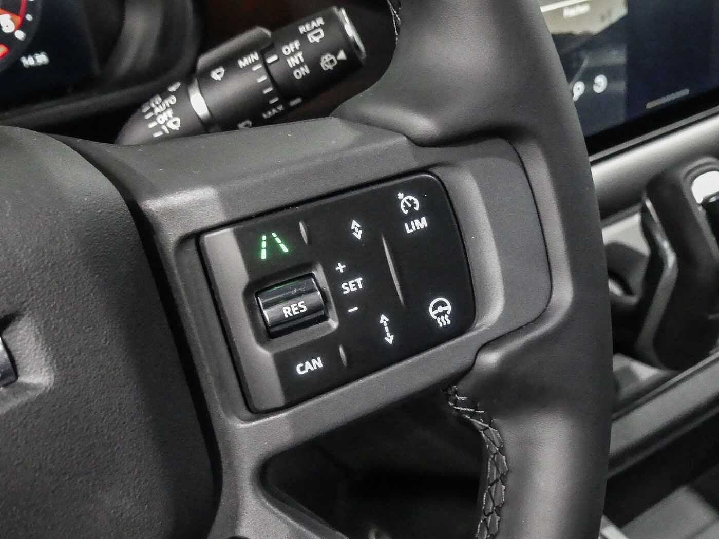 Land Rover Defender 110 Dynamic SE