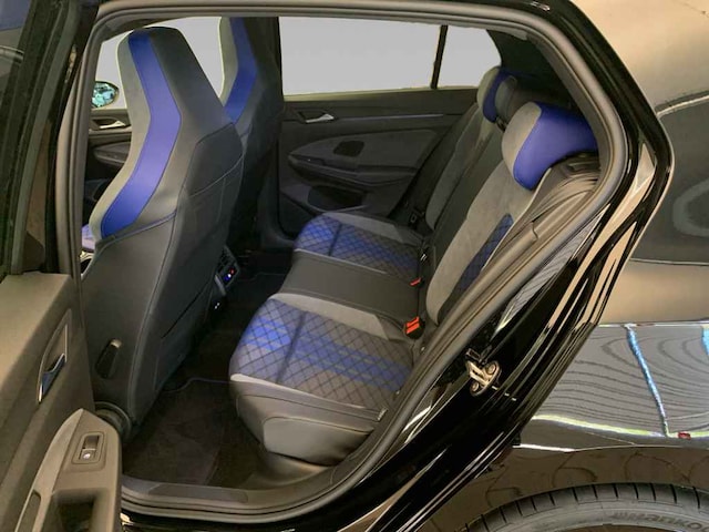 Volkswagen Golf Golf R BLACK AKRAPO*270*PANO*AHK*DCC*360