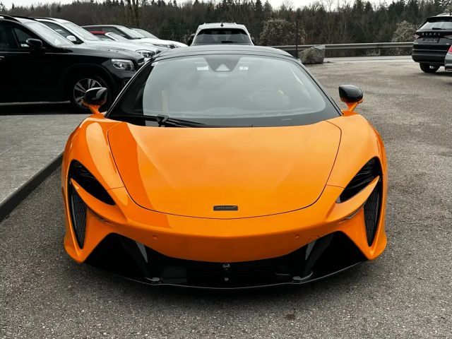 McLaren Artura Spider
