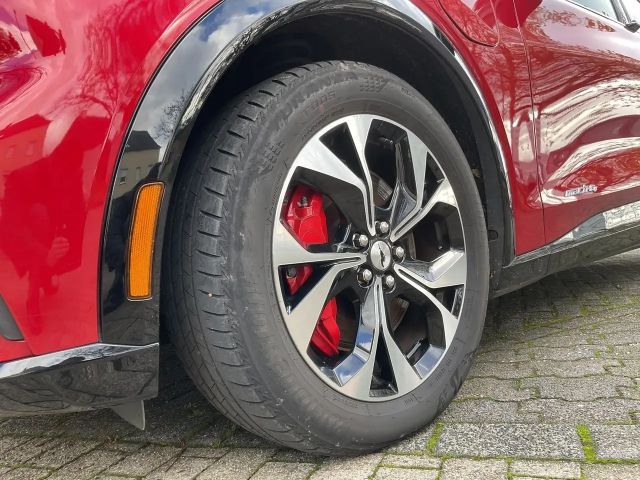 Ford Mustang Mach-E 75 kWh AWD