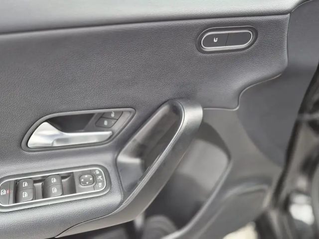 Mercedes-Benz A 180 A 180 d Hatchback