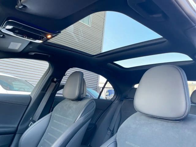 Mercedes-Benz C 200 4MATIC AMG Line Sedan