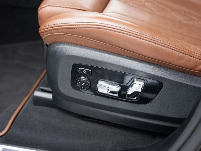 BMW X7 60i FACEL. PANO HUD 360° LED STANDHZ B&W