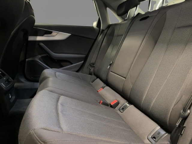 Audi A4 30 TDI S-Tronic Sedan