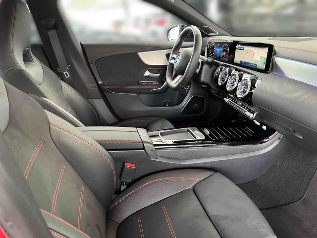 Mercedes-Benz CLA 220 4MATIC AMG Line Coupé