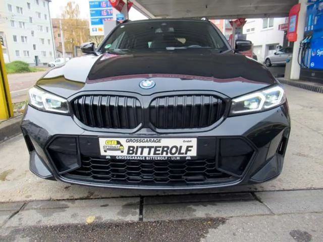 BMW 330 330e M-Sport xDrive