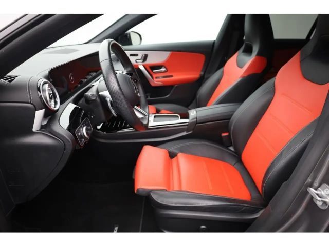 Mercedes-Benz CLA 200 AMG Line Coupé