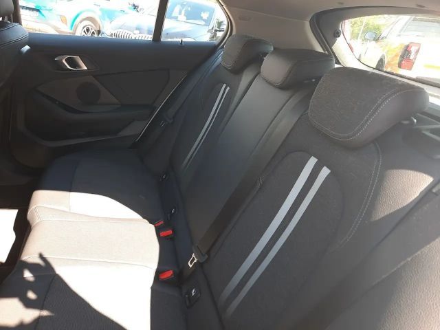 BMW 118 118i Sedan Sport Line