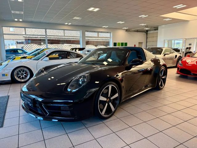 Porsche 992 4S Cabrio Targa
