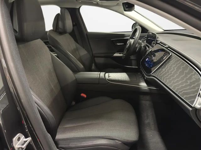 Mercedes-Benz E 200 AVANTGARDE Sedan