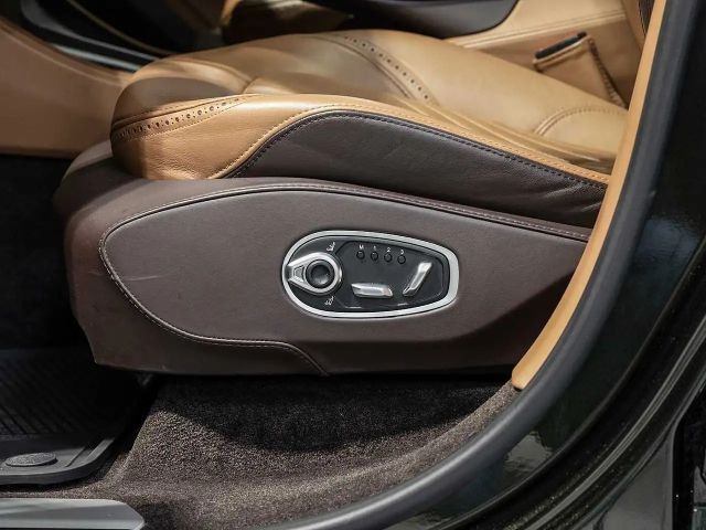 Aston Martin DBX -Minotaur Green-