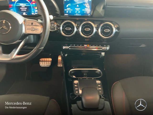 Mercedes-Benz A 250 A 250 e AMG Line