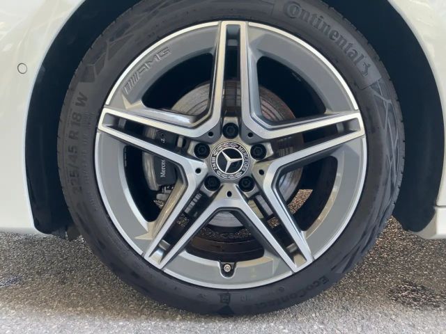 Mercedes-Benz A 180 AMG Line