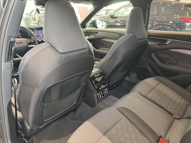 Audi A6 Avant Quattro S-Tronic